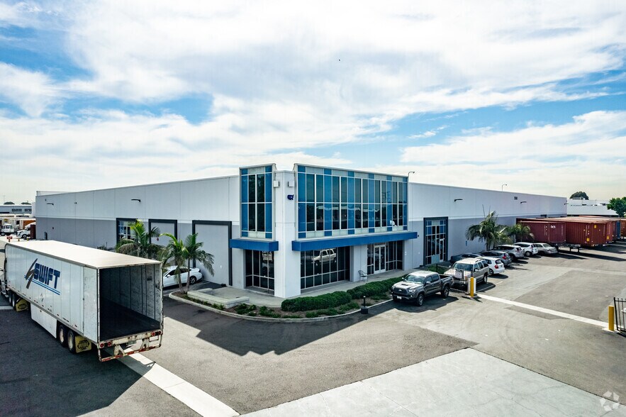More Photos Of 20500 S Alameda St, Carson Warehouse For Lease