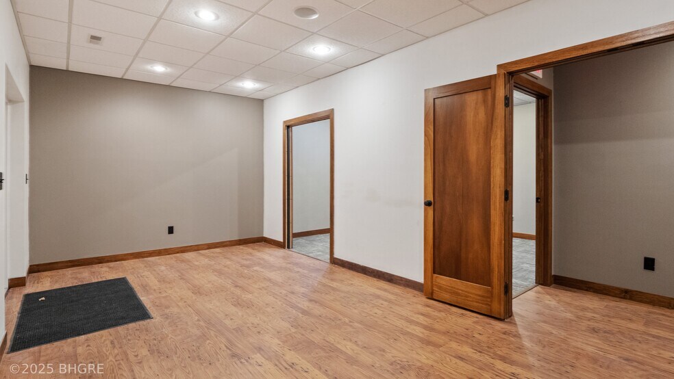 More Photos Of 202 S 9th St, Indianola Storefront For Sale