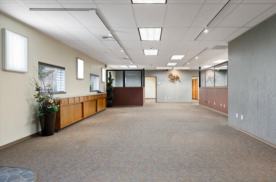 More Photos Of 1421 SW Barlow St, Oak Harbor General Retail For Sale