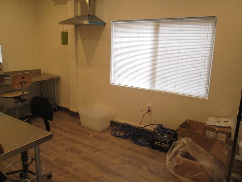 More Photos Of 2693 Delta Ring Rd, Ferndale Warehouse For Lease