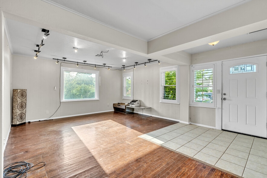 More Photos Of 3700 Trellis Ct, Oklahoma City Office Residential For Sale
