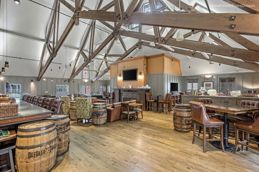 More Photos Of 1331 SW Broadway St, Portland Restaurant For Sale