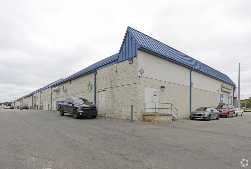 More Photos Of 10002-10112 Highland Rd, Hartland Freestanding For Lease