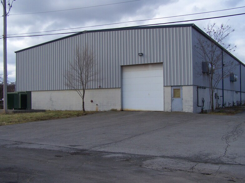 More Photos Of 5081 Whirlybird Ln, East Syracuse Warehouse For Lease