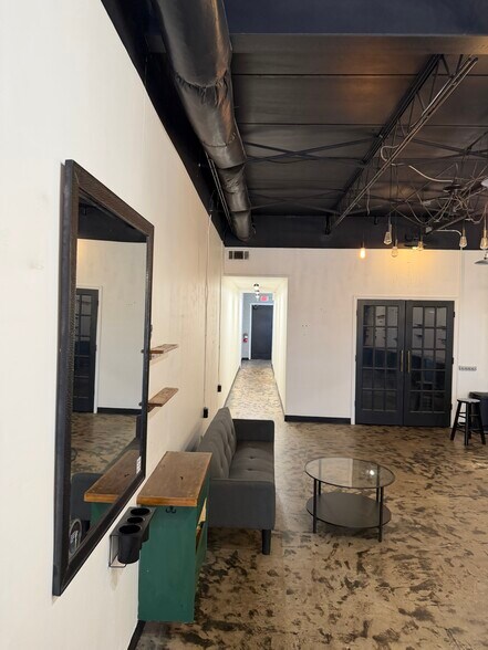 More Photos Of 1007-1009 E Saint Mary Blvd, Lafayette, Ln, Lafayette Storefront For Lease