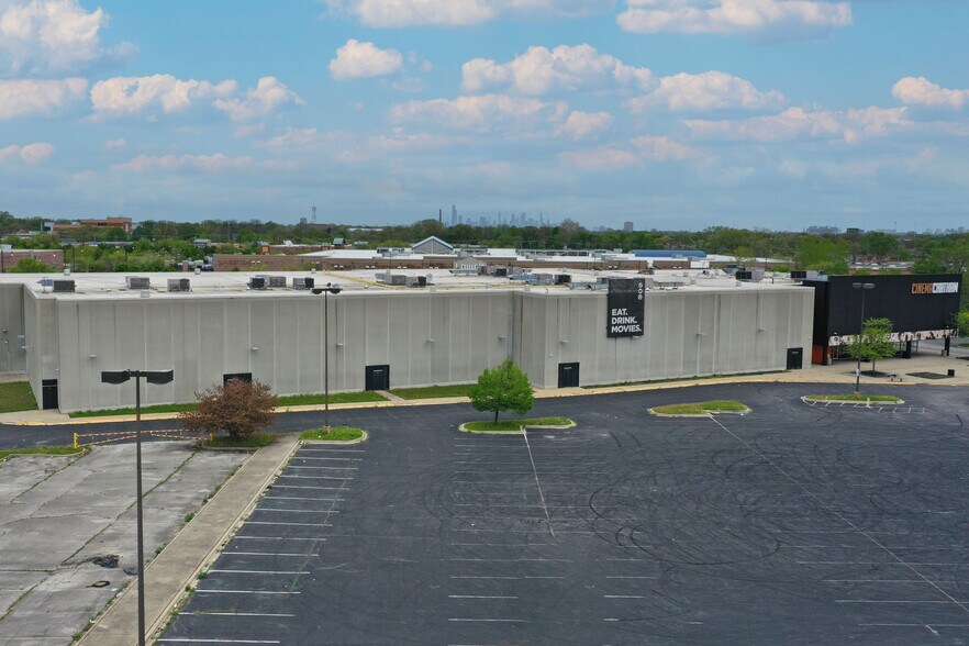 More Photos Of 210 W 87th St, Chicago Movie Theatre For Lease