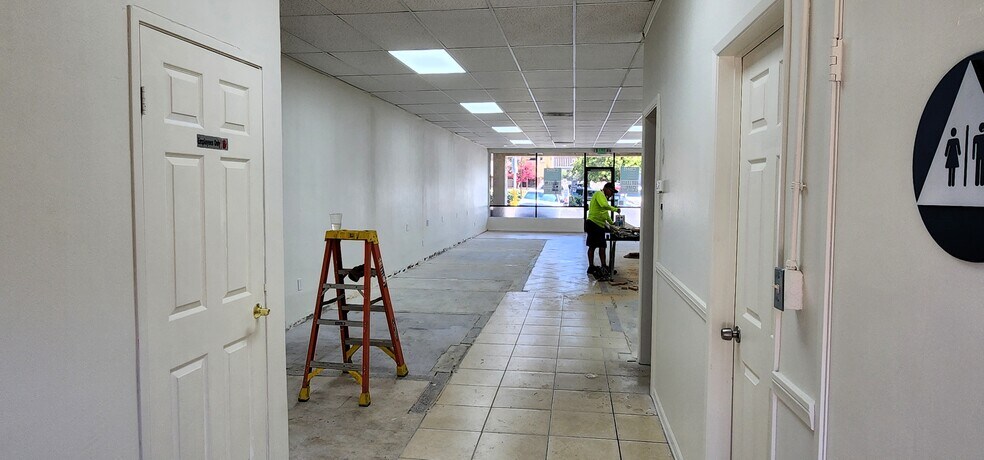 More Photos Of 21010-21018 Devonshire St, Chatsworth Unknown For Lease