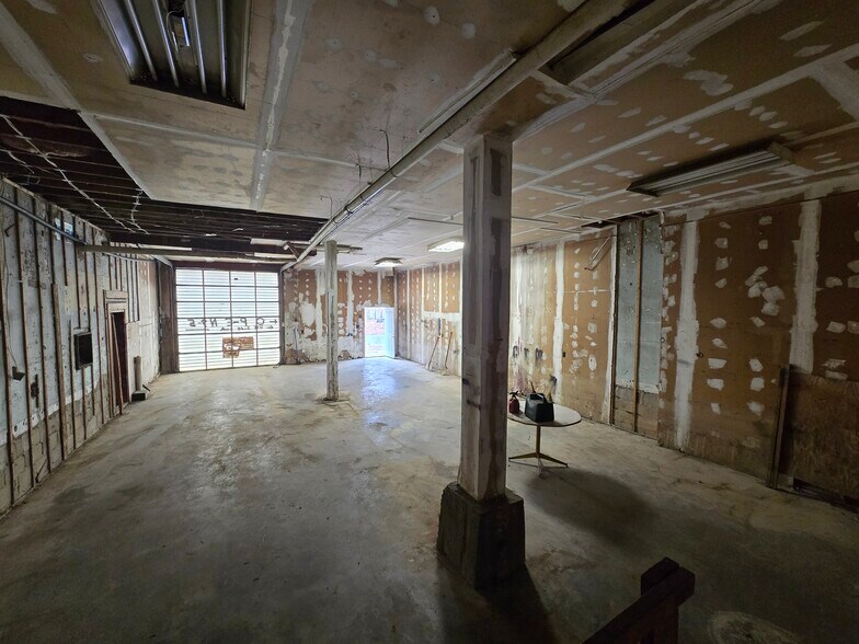 More Photos Of 20141 Point Lookout Rd, Great Mills Storefront Retail Residential For Lease