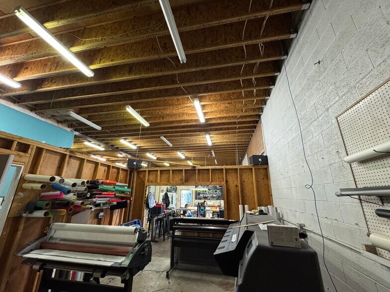 More Photos Of 211 Pine St, Rogue River General Retail For Sale