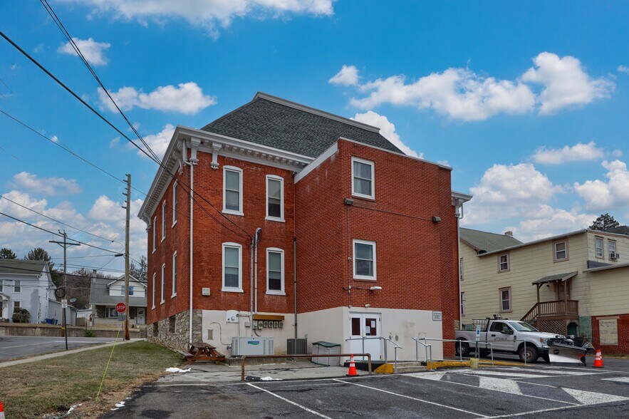 More Photos Of 3540 Saint Lawrence Ave, Reading Loft Creative Space For Sale