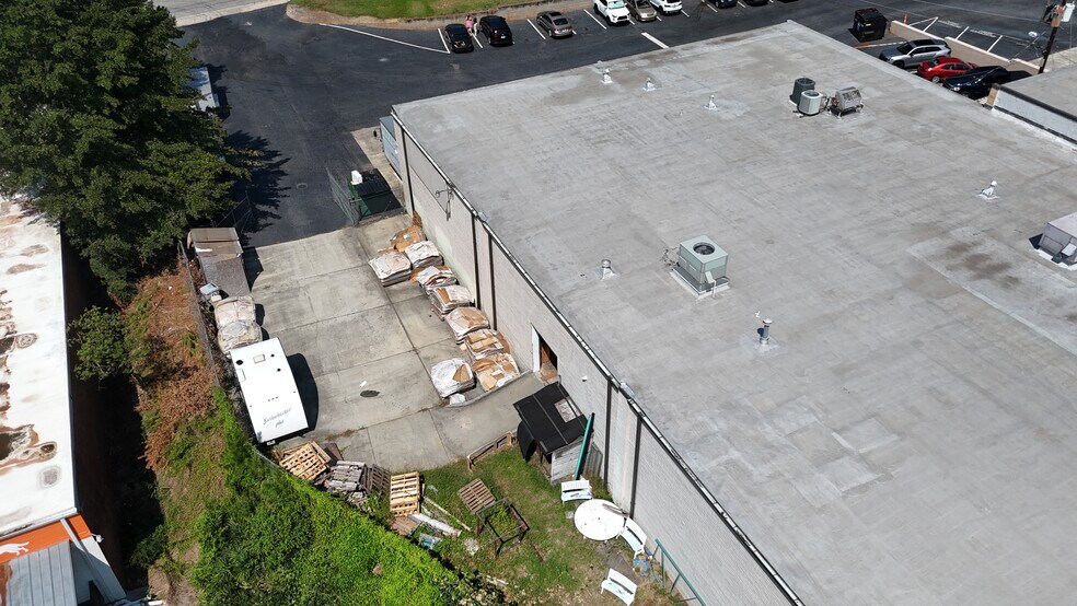 More Photos Of 2115 Hills Ave NW, Atlanta Warehouse For Lease
