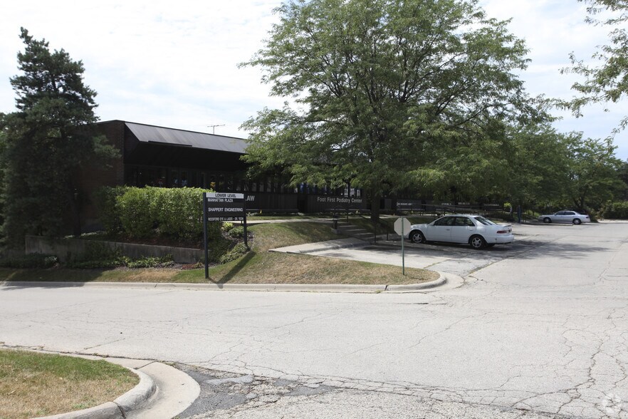 More Photos Of 4777 E State St, Rockford Medical For Lease