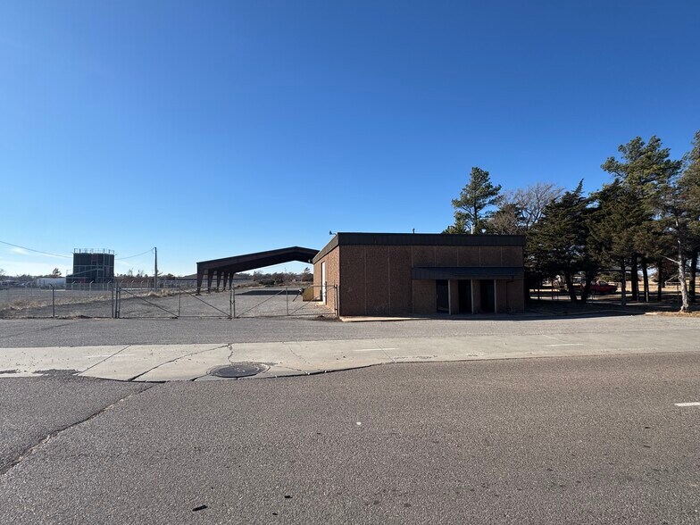 More Photos Of 1709 N Airport Rd, Weatherford Warehouse For Sale