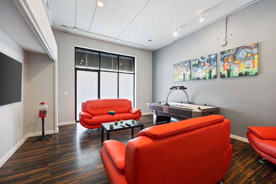 More Photos Of 2853 N Pulaski Rd, Chicago Storefront Retail Office For Sale