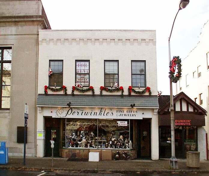 Primary Photo Of 13 Elm St, Westfield Restaurant For Lease