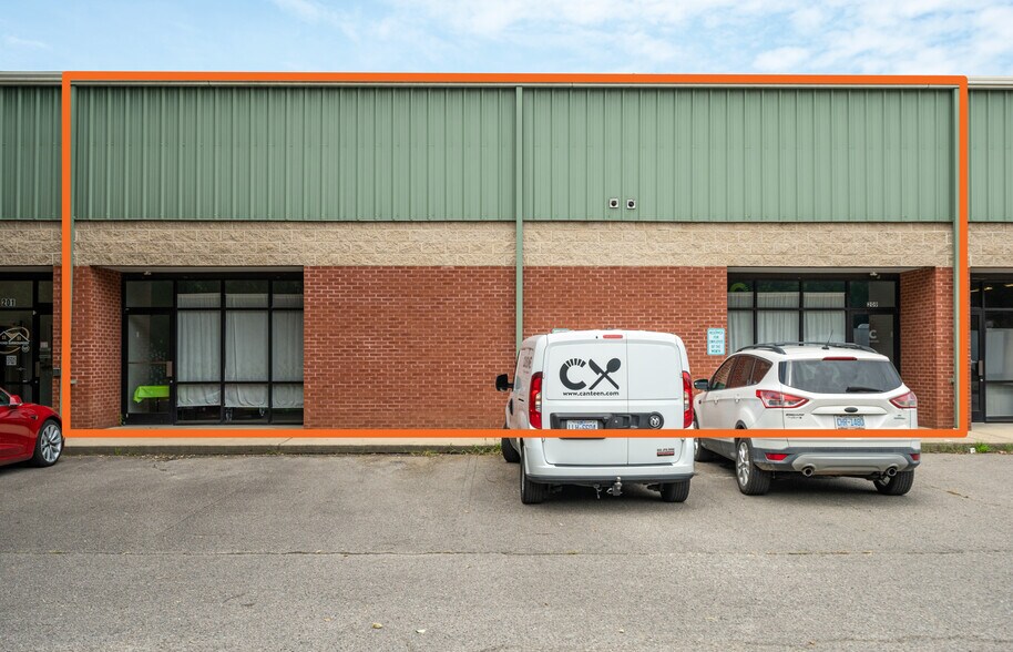 More Photos Of 200-225 Commercial Ct, Sanford Flex For Lease
