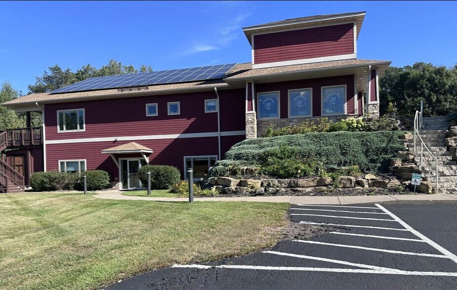 Primary Photo Of N7915 902nd St, River Falls Office For Lease
