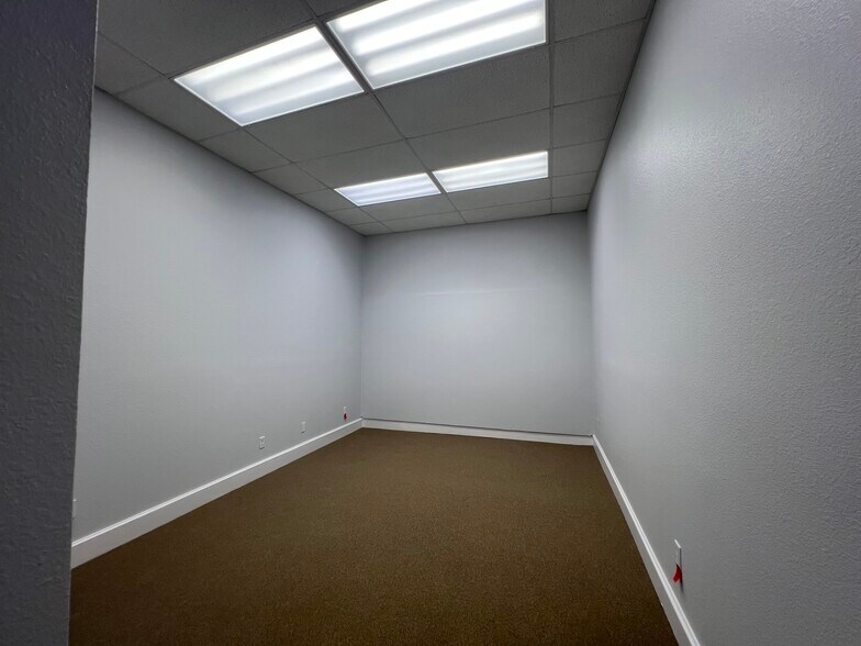 More Photos Of 113 E 3rd St, Taylor Storefront Retail Office For Lease