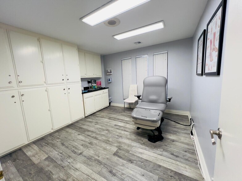 More Photos Of 867 W Lancaster Blvd, Lancaster Medical For Lease