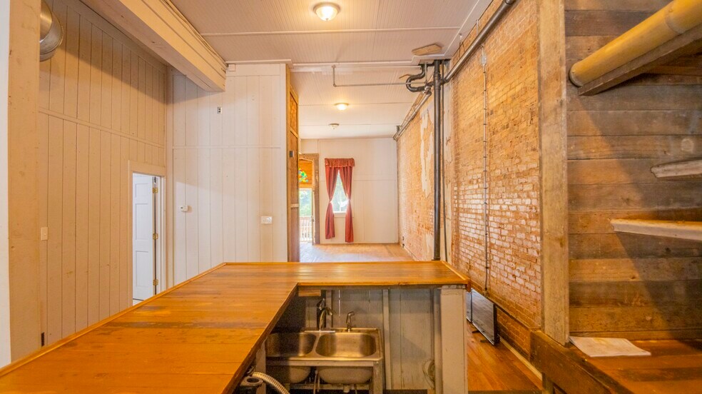 More Photos Of 20 Spring Rd, Molena Storefront For Sale