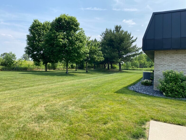 More Photos Of 2804 Boilermaker Ct, Valparaiso Office For Lease