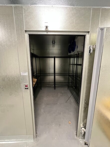 More Photos Of 10642-10650 Balboa Blvd, Granada Hills Storefront Retail Office For Lease