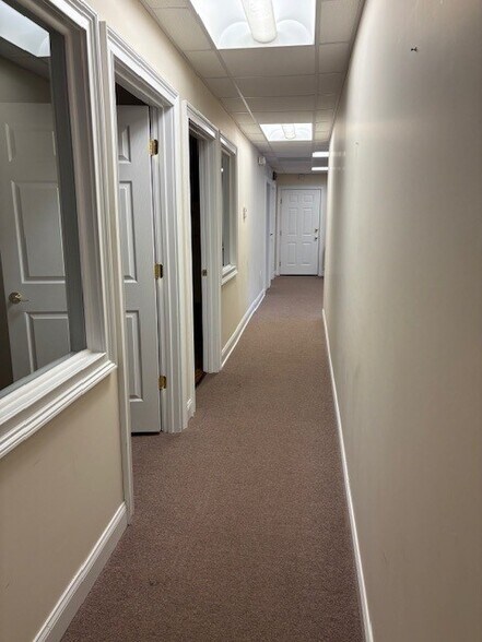 More Photos Of 418 Roosevelt Dr, Derby General Retail For Lease