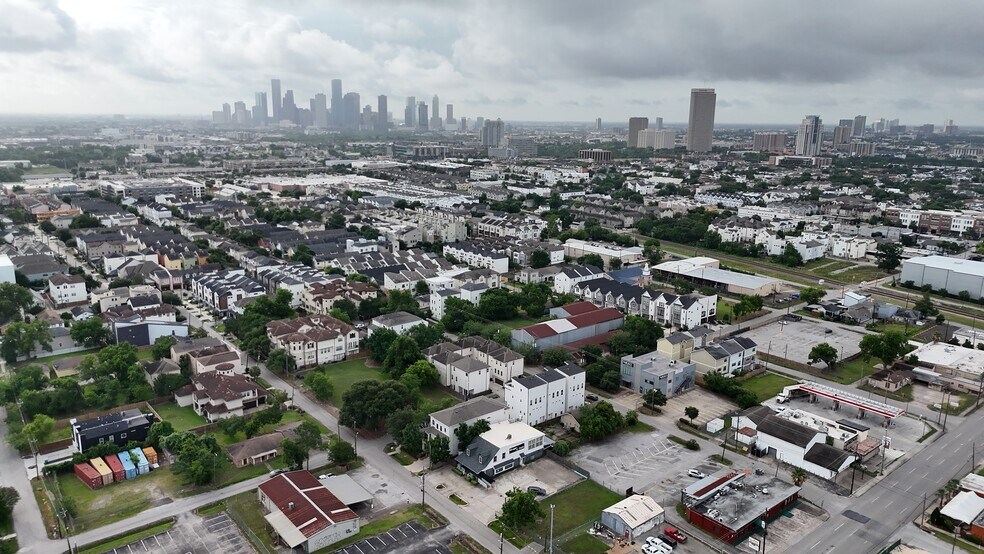 More Photos Of 4705 Inker St, Houston Restaurant For Lease