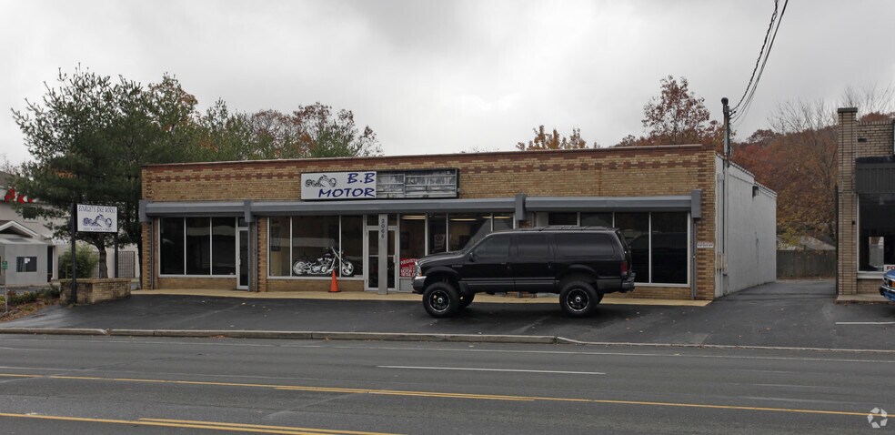 More Photos Of 2066 Jericho Tpke, East Northport Storefront For Lease