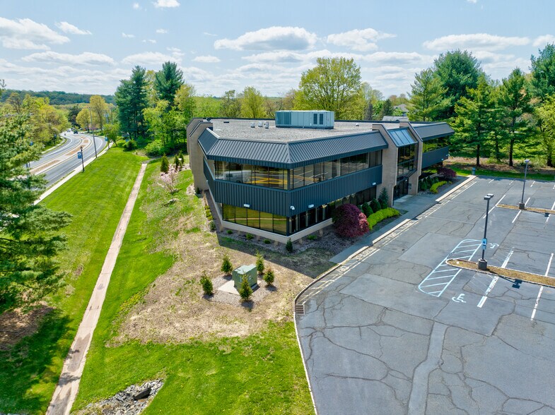 More Photos Of 67 Mountain Blvd, Warren Office For Lease