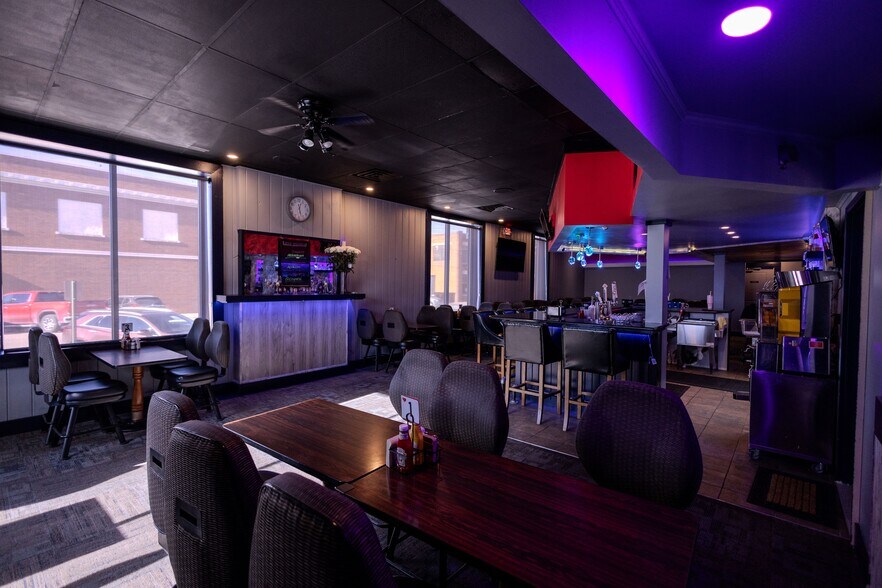 More Photos Of 1525 16th St, Central City General Retail For Sale