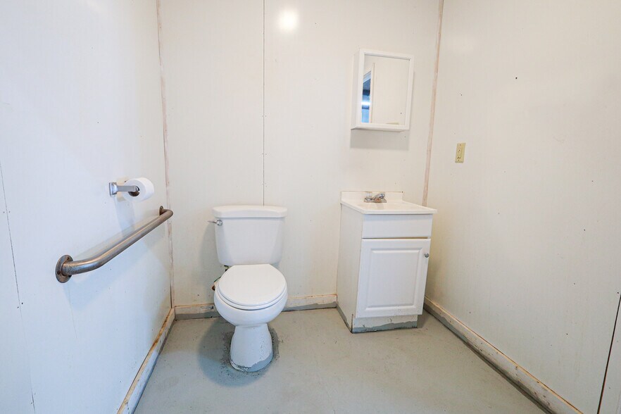 More Photos Of 4307 Highway 270 E, Mount Ida Flex For Sale