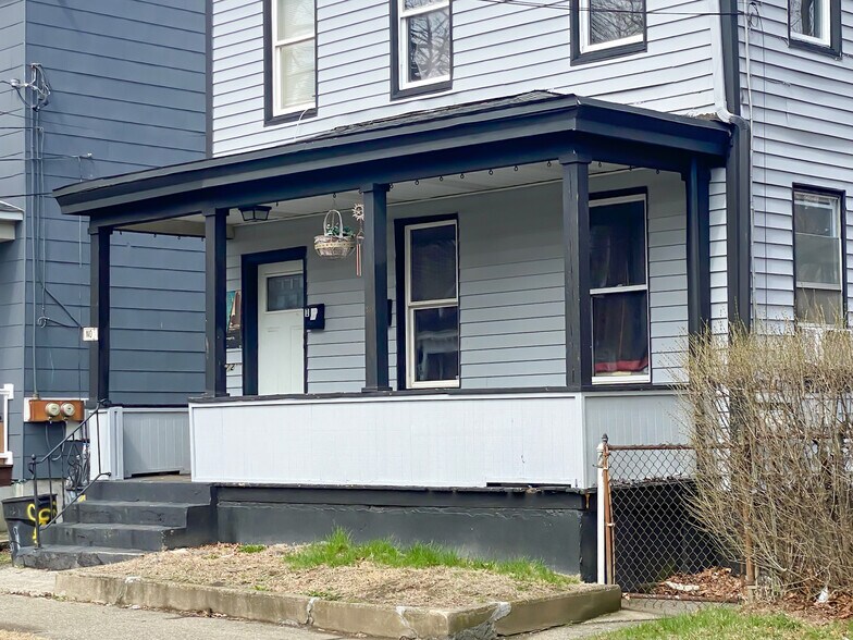 More Photos Of 72 1/2 Henry Ave, Newburgh Apartments For Sale