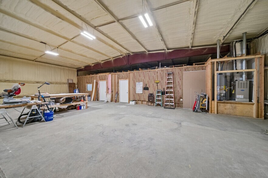 More Photos Of 1422 E Fairview Ave, Nowata Industrial For Sale