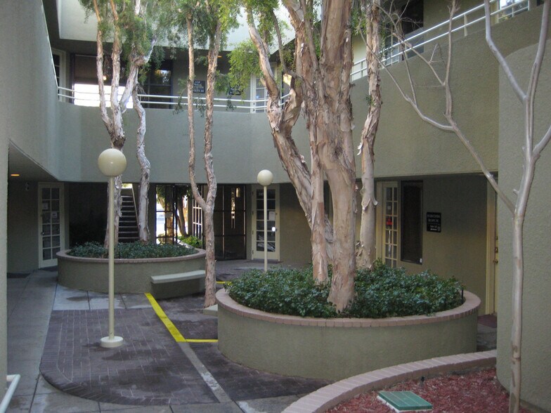 More Photos Of 20941-20945 Devonshire St, Chatsworth Medical For Lease