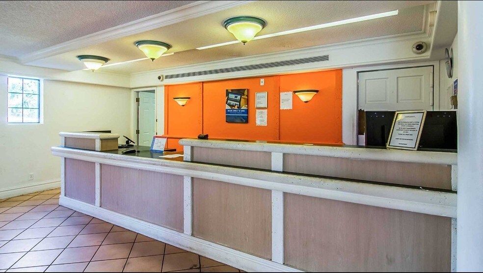 Primary Photo Of 812 Dunn Ave, Jacksonville Hotel For Sale