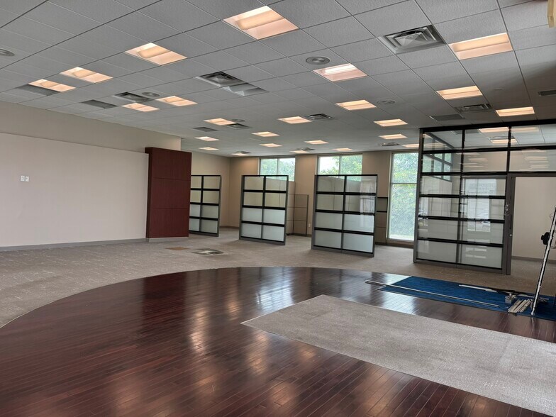More Photos Of 7346 Highland Rd, Baton Rouge Bank For Sale