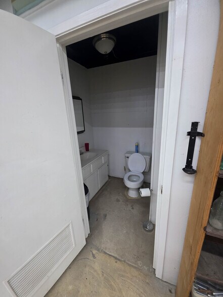 More Photos Of 12513 County Rd 1114, Tyler Industrial For Sale