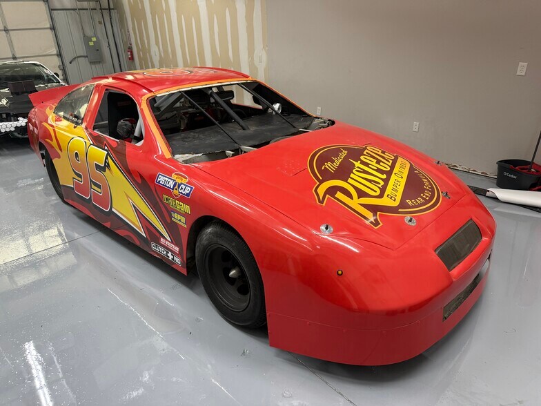 More Photos Of 517-519 W Main St, Yukon Storefront For Lease