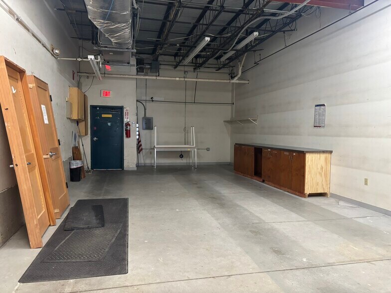 More Photos Of 9 Bow St, Freeport General Retail For Sale