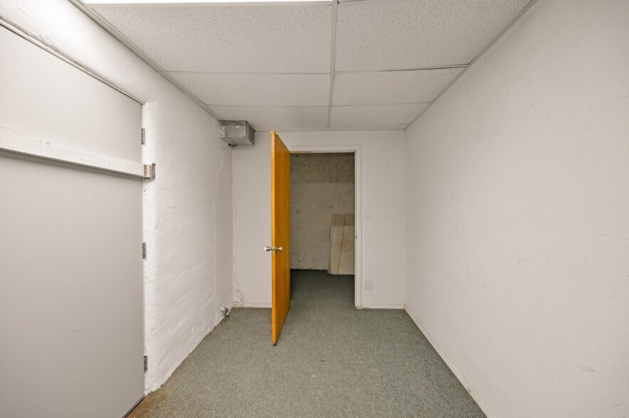More Photos Of 1005 S St Francis Rd, Santa Fe General Retail For Sale