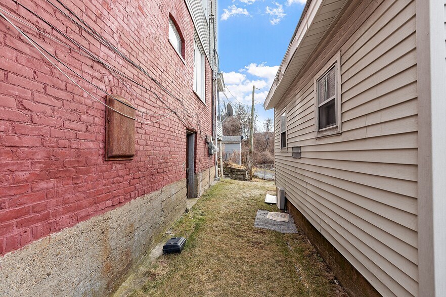 More Photos Of 13 Groton Pl, Worcester Apartments For Sale