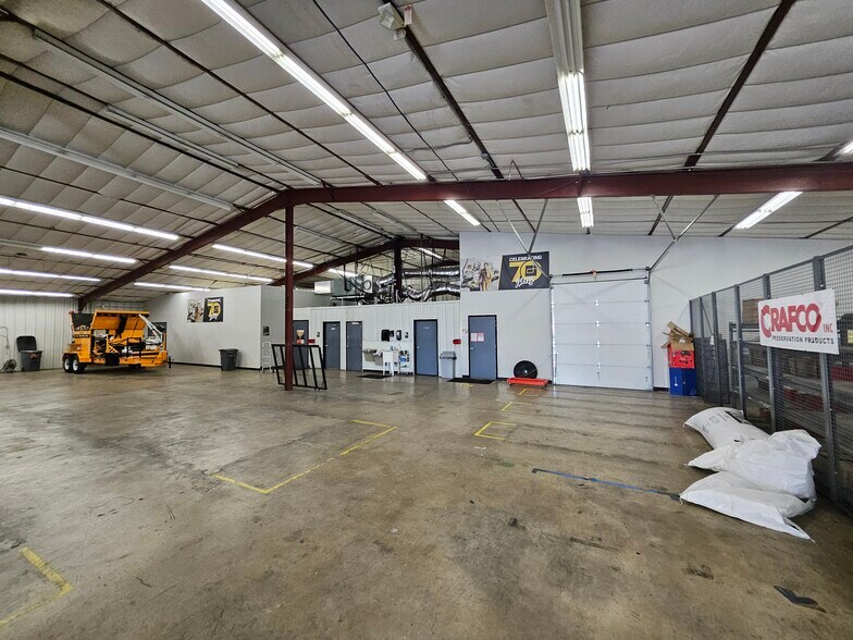 More Photos Of 2103 Danbury St, San Antonio Manufacturing For Lease