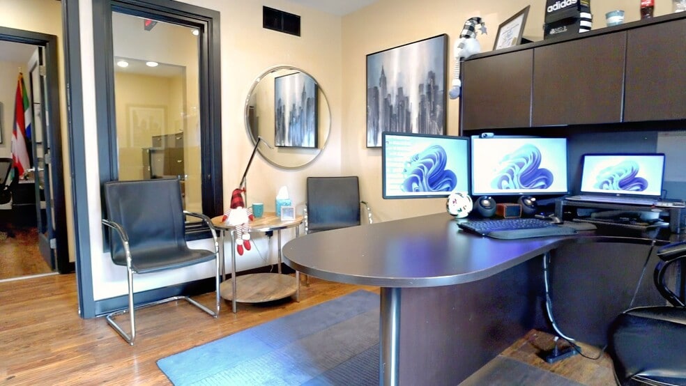 More Photos Of 710 E 64th St, Indianapolis Office For Lease