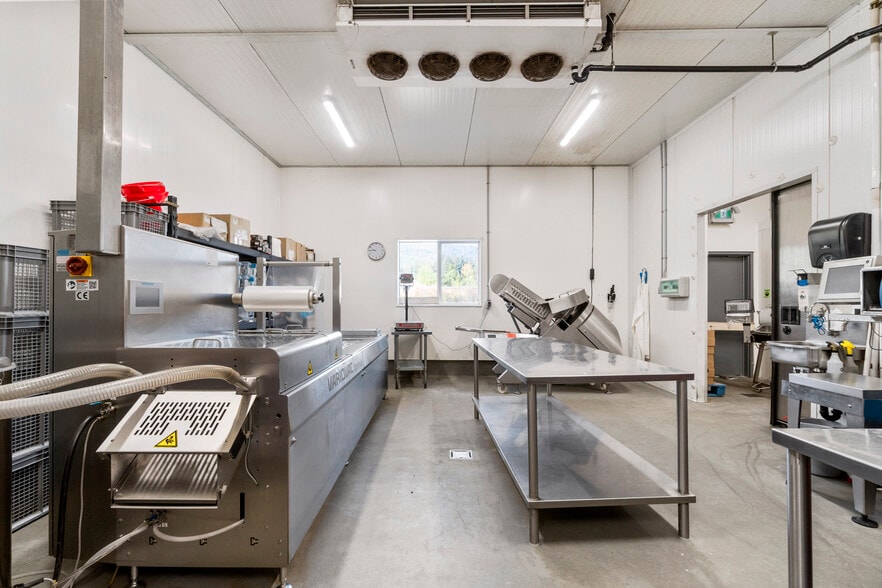 More Photos Of 4141 54 St SE, Salmon Arm Manufacturing For Sale