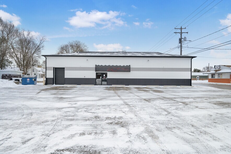 More Photos Of 805 Maple St, Big Rapids General Retail For Sale