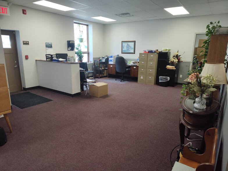 More Photos Of 300 5th St, Belvidere Light Distribution For Sale