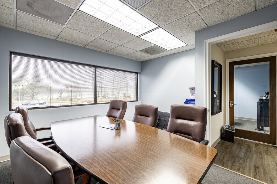 More Photos Of 7948 Baymeadows Way, Jacksonville Office For Lease