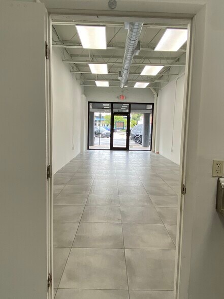 More Photos Of 7304 SW 57th Ave, South Miami General Retail For Lease