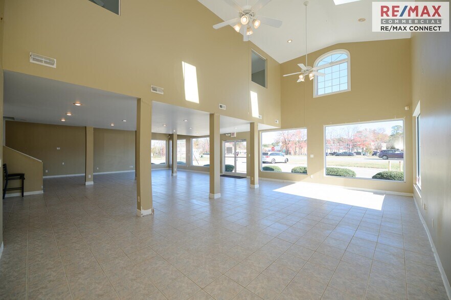 More Photos Of 5333 George Washington Mem Hwy, Yorktown Freestanding For Lease